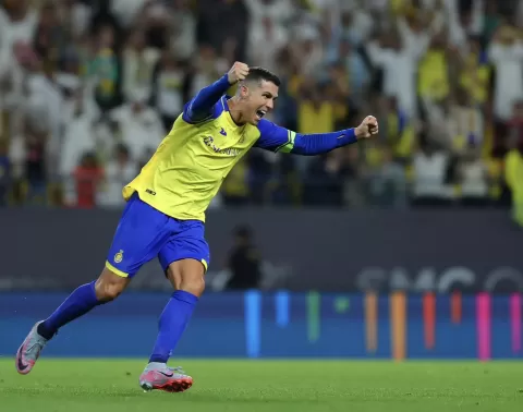 cristiano-ronaldo-senang-banget-gol-fantastisnya-bantu-alnassr-kalahkan-abha-ily